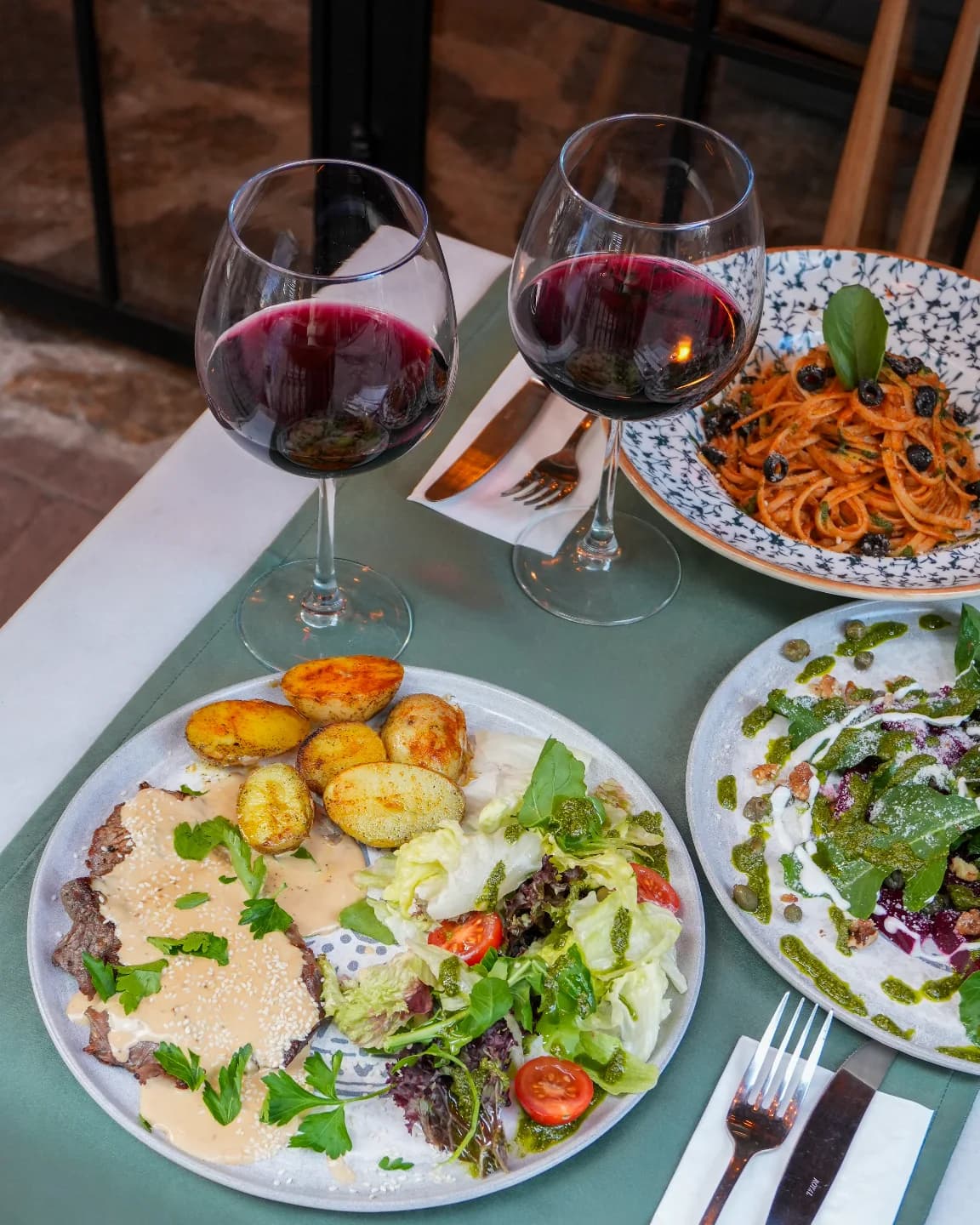 Root sofra — şarap ve dünya mutfağı